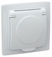 Розетка 1-м СП Кварта РСб10-3-КБ 16А IP20 с заземл. с крышкой бел. GENERICA ERK15-K01-16-DM