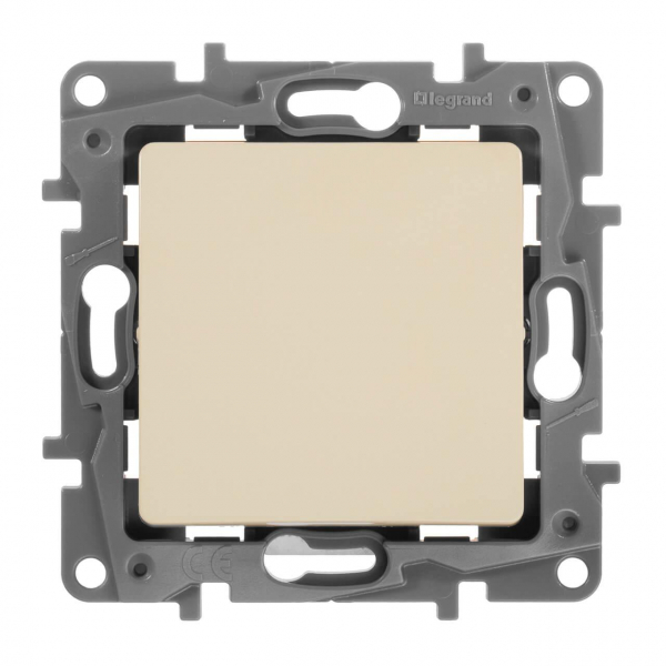 Выключатель кнопочный одноклавишный Legrand Etika 6A 250V белый 672214