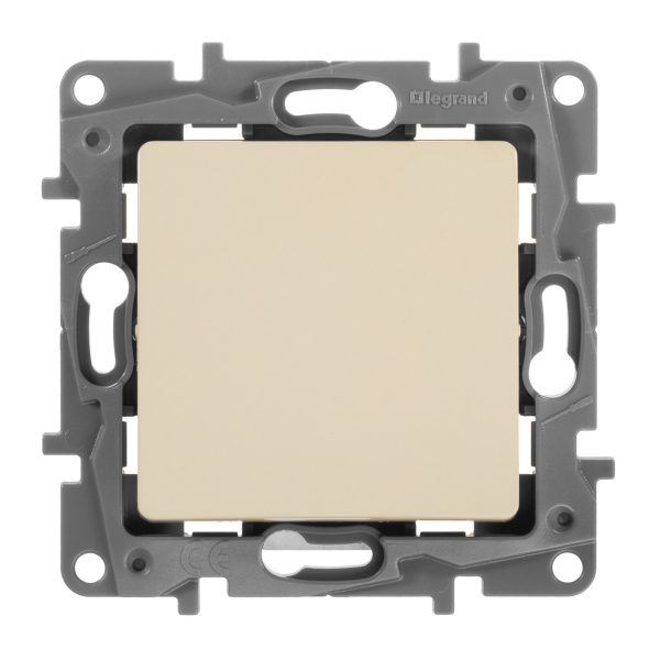 Выключатель кнопочный одноклавишный Legrand Etika 6A 250V слоновая кость 672314