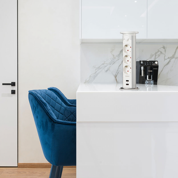 Блок розеток 105J (3 секции и 2 USB) Mebax 00-00000823