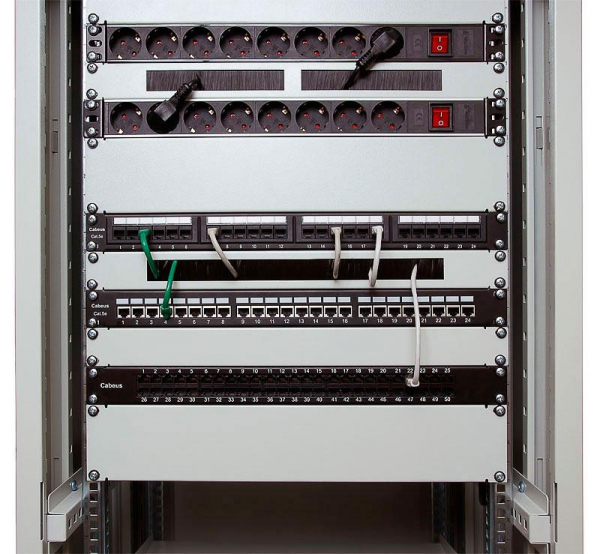 Винт SH-J014 с шайбой и гайкой M6 для крепления 19дюйм оборудования Cabeus 7079c