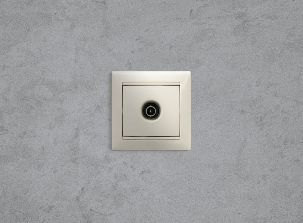 Розетка телевизионная TV СП Valena 1.5дБ 2400МГц с топологией "звезда" механизм сл. кость IEK 774329