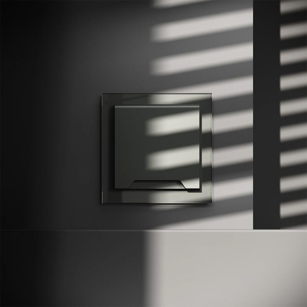 Розетка 1-м СП S70 16А с заземл. защ. шторки + крышка механизм титан Voltum VLS040306