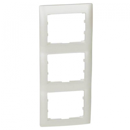 Рамка 3-постовая Legrand Galea Life перламутр 771507
