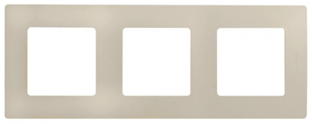 Рамка 3-постовая Legrand Etika слоновая кость 672513