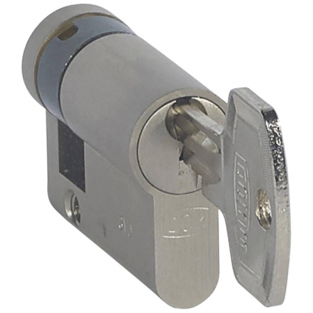 Ключ-личинка DIN Legrand Galea Life стандартный 775888