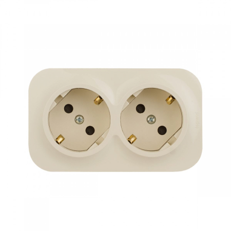 Розеточный блок двойной с/з со шторками Legrand Quteo 782267