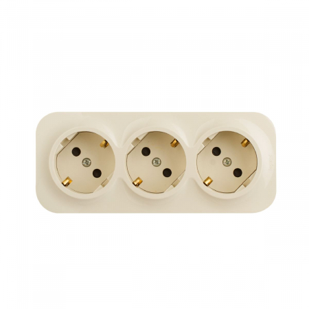 Розеточный блок тройной с/з со шторками Legrand Quteo 782268